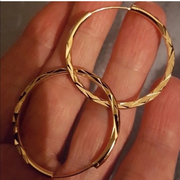New 18Kt Gold Hoop Earrings - Picture 2 of 9